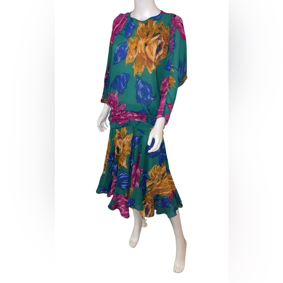 Kono New York Dresses & Skirts - Vintage Kono New York Green Floral Ruched Dress P2P 22”